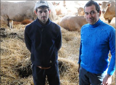 Frédéric Razous à droite de la photo accompagné de son fils